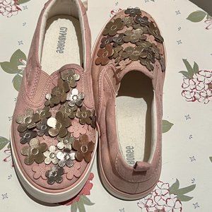 Gymboree sneaker shoe with 3D floral embelleshiment
